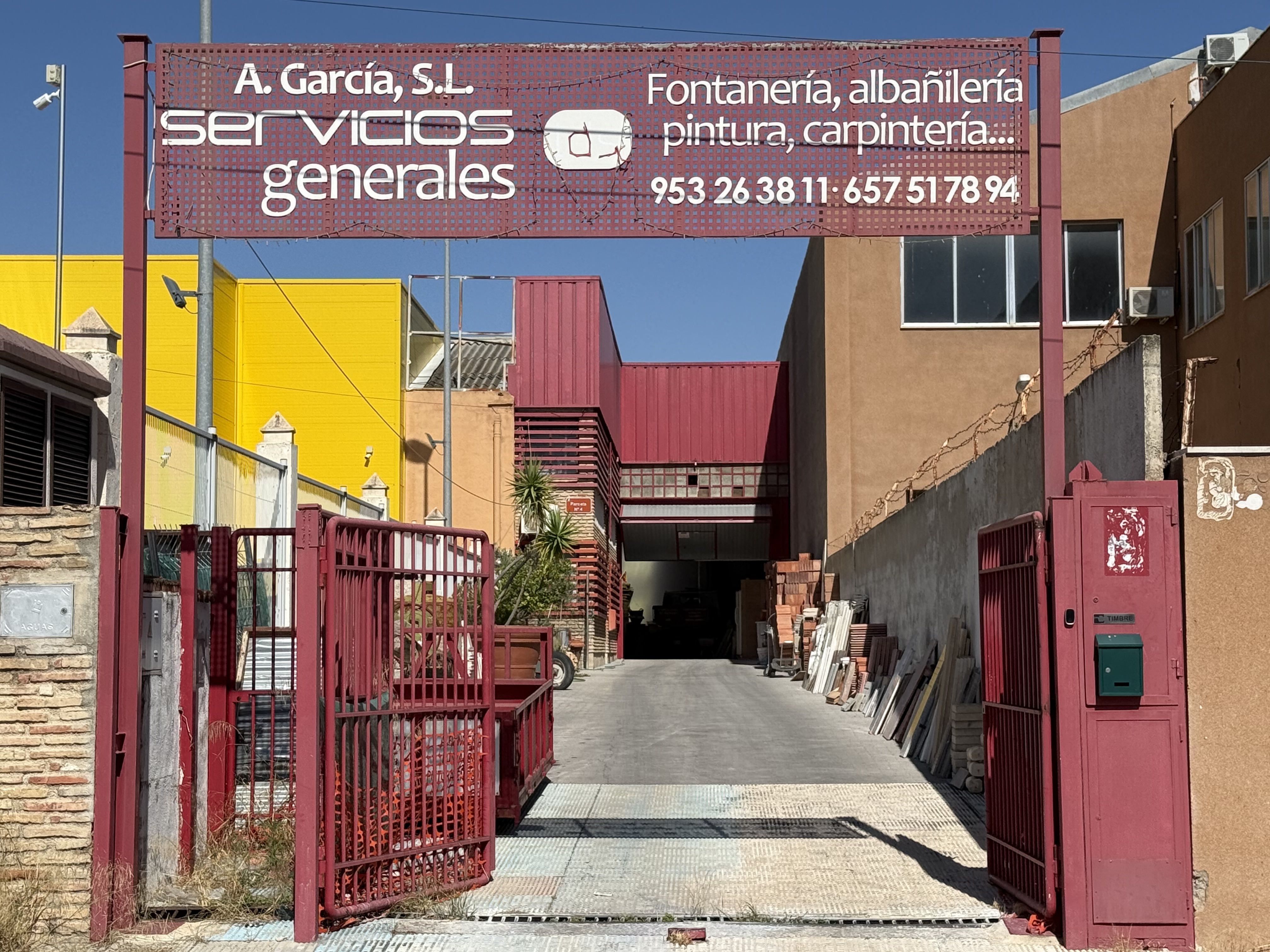 Entrada Servicios Generales A. García